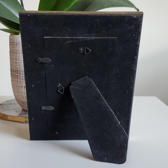 Like new! The Victoria Collection 4×6" photo frame - Picture 2 of 5